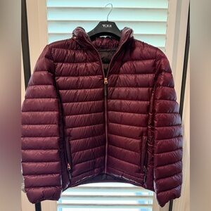 Tumi Pax Packable Quilted Jacket in Burgundy / Purple - Size Large